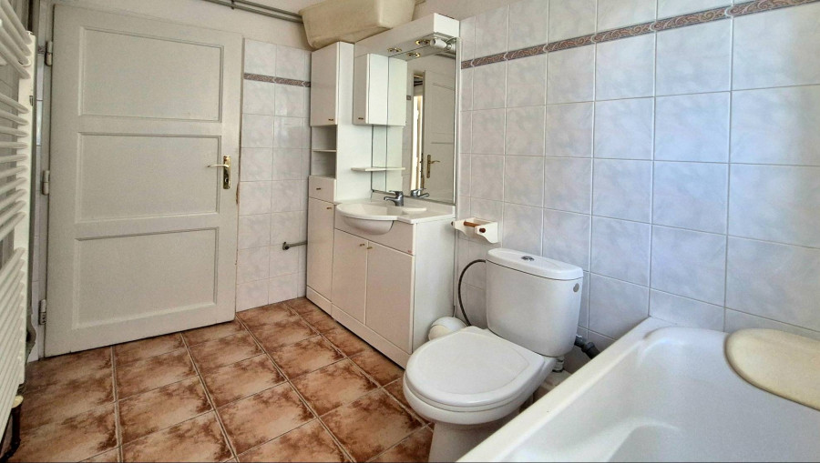 Priestranný 4 izbový byt na predaj, ulica Milosrdenstva - 21